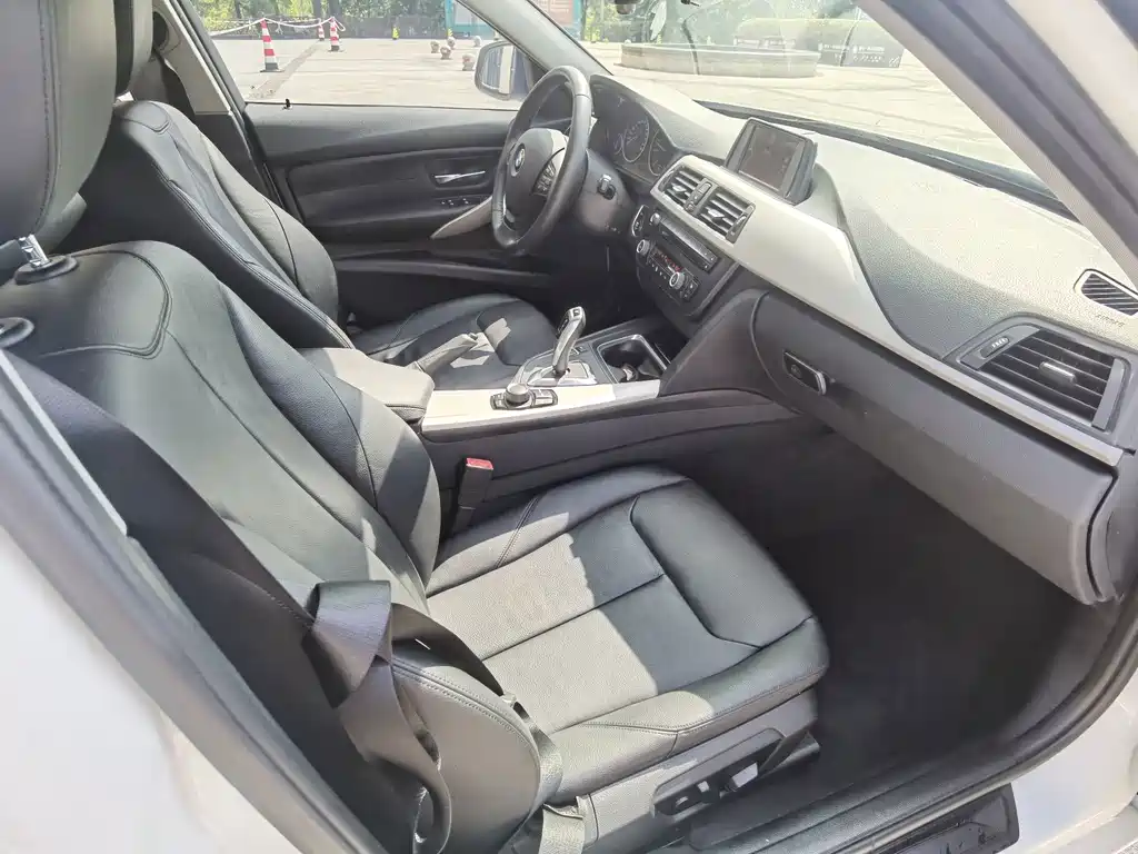 BMW 3 Series — миниатюра 8