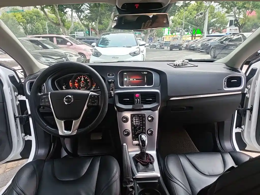 Volvo V40 — миниатюра 10