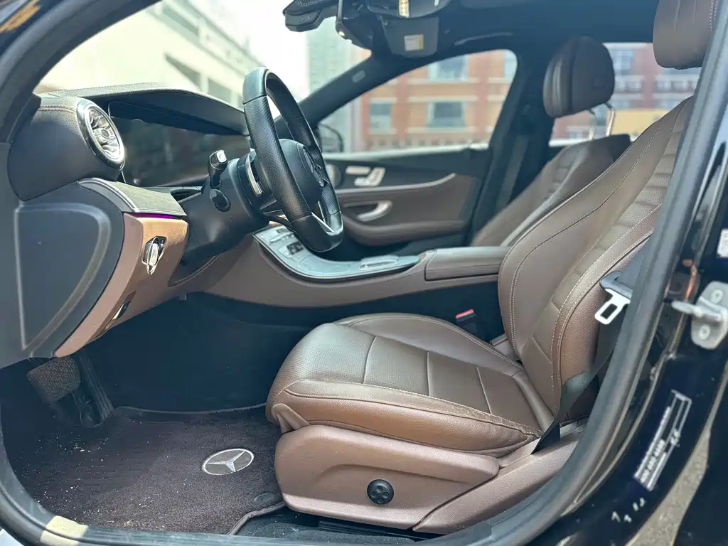 Mercedes-Benz E-Class — миниатюра 7