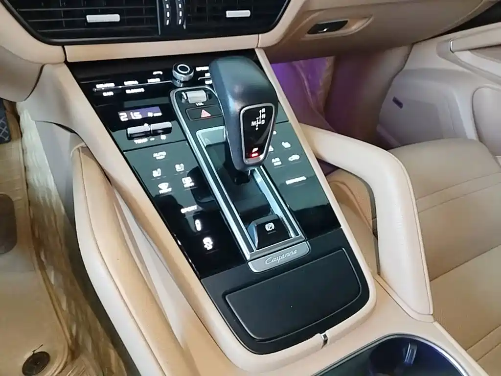 Porsche Cayenne — миниатюра 14