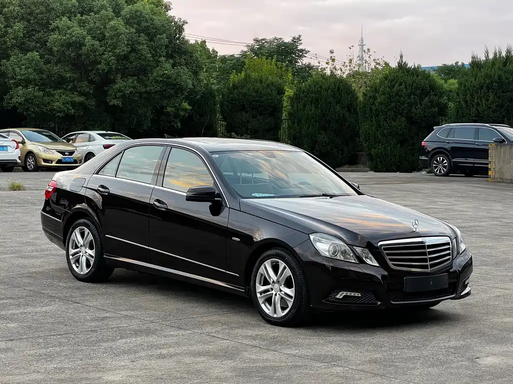 Mercedes-Benz E-Class (Import) — миниатюра 3