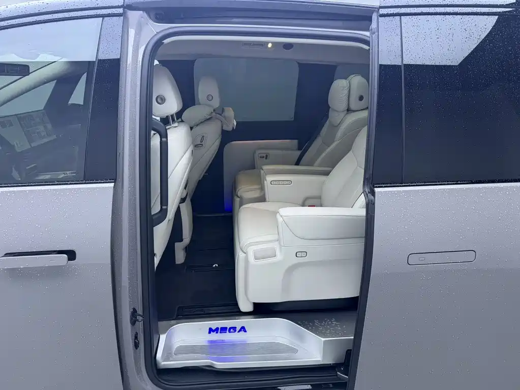 Li Auto MEGA 2025 Home
