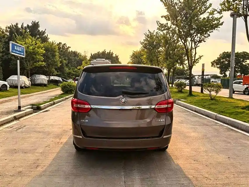 Buick GL8 — миниатюра 6