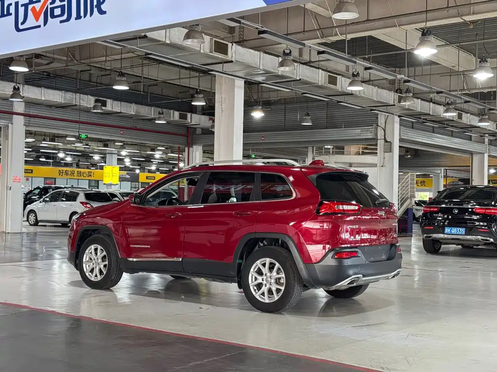Jeep Cherokee — миниатюра 5