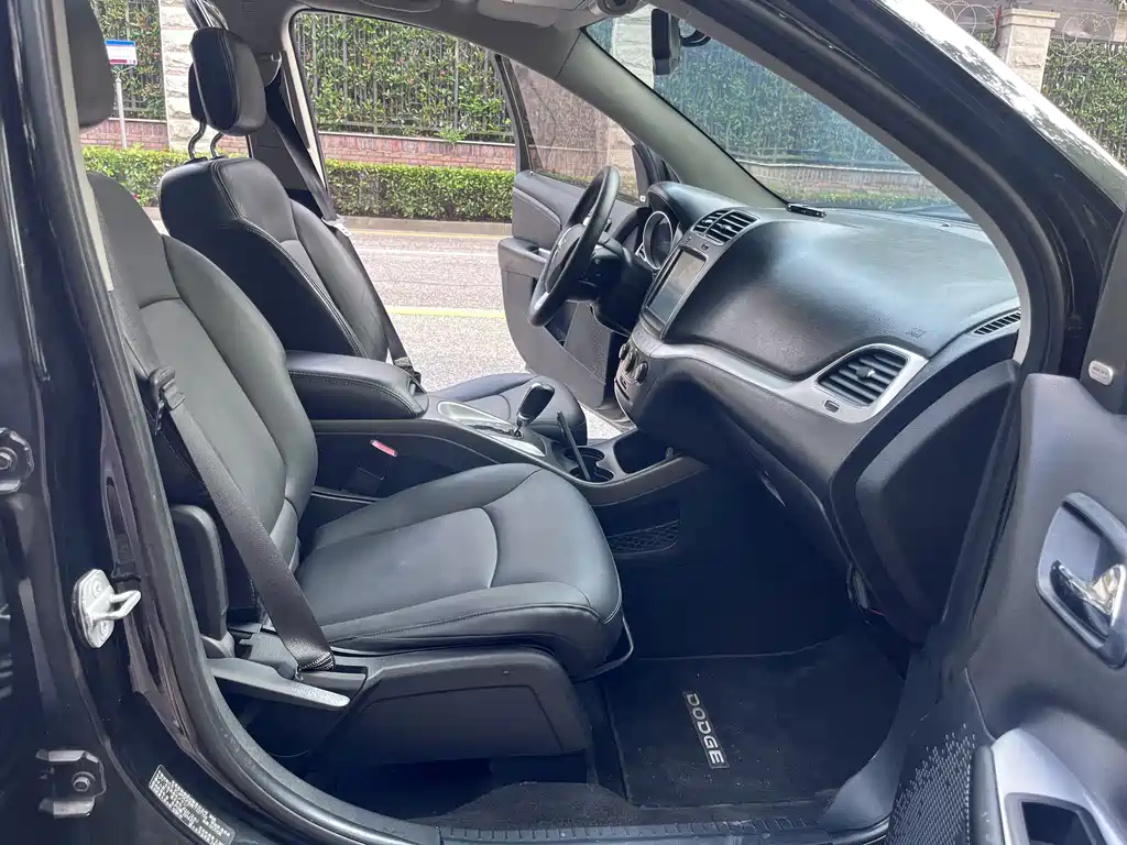 Dodge Journey 2.4L 2WD Premium Fashion Edition, фото 15