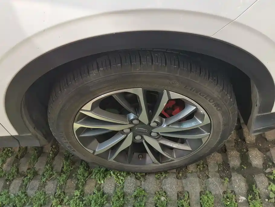 Geely Binyue — миниатюра 6