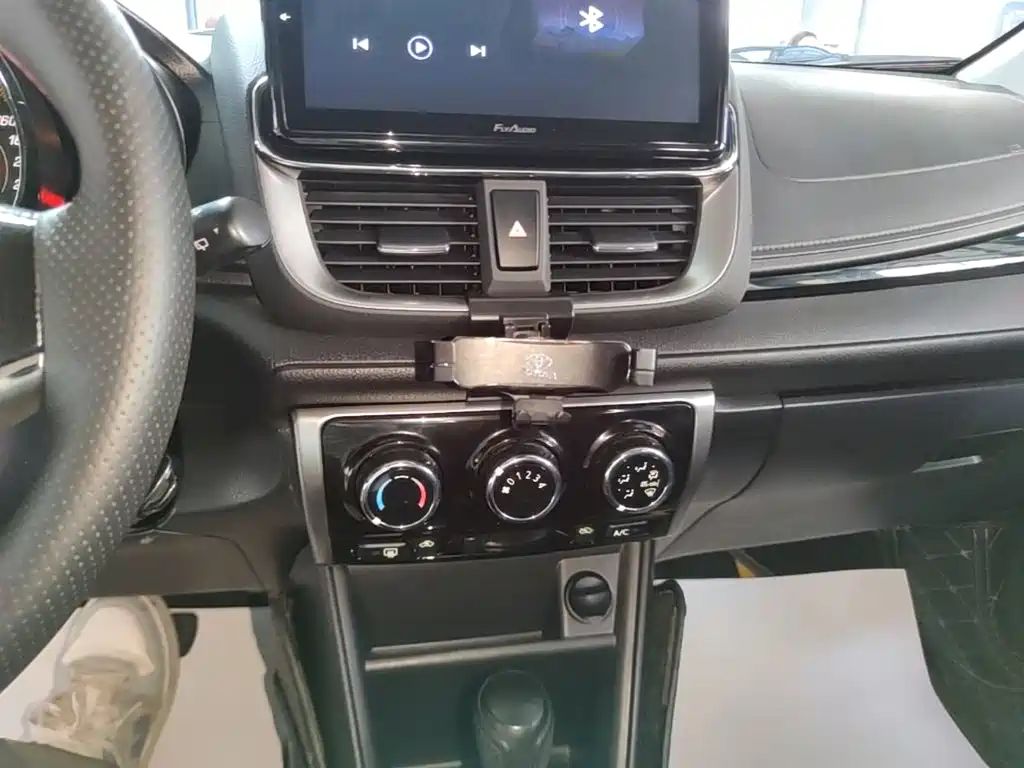 Toyota Yaris L — миниатюра 13