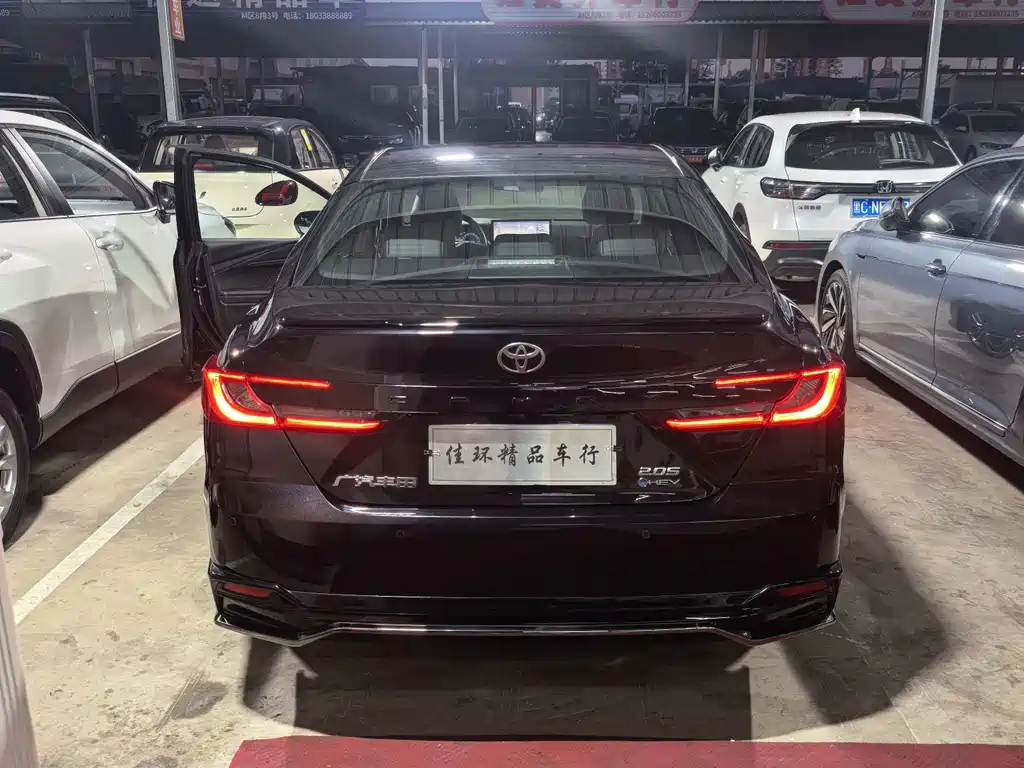Toyota Camry — миниатюра 19