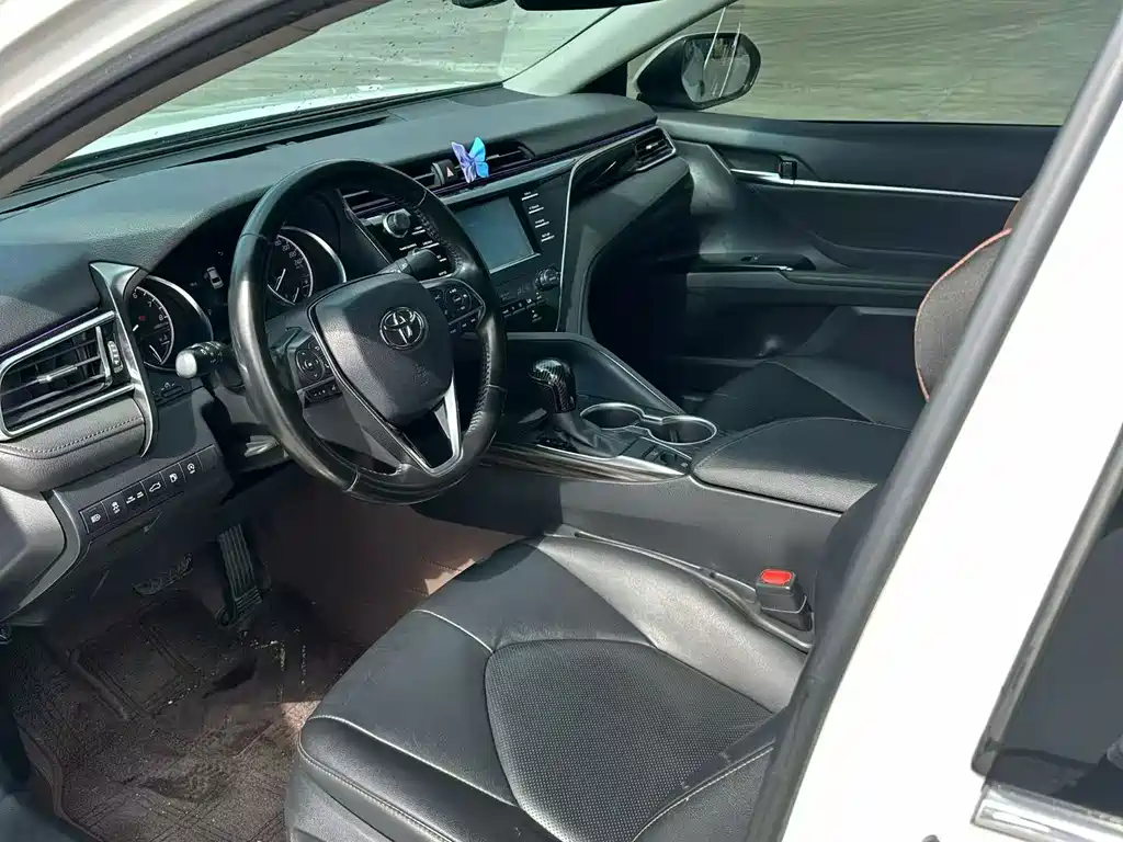Toyota Camry — миниатюра 9