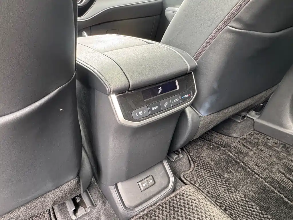 Toyota Crown Kluger — миниатюра 15