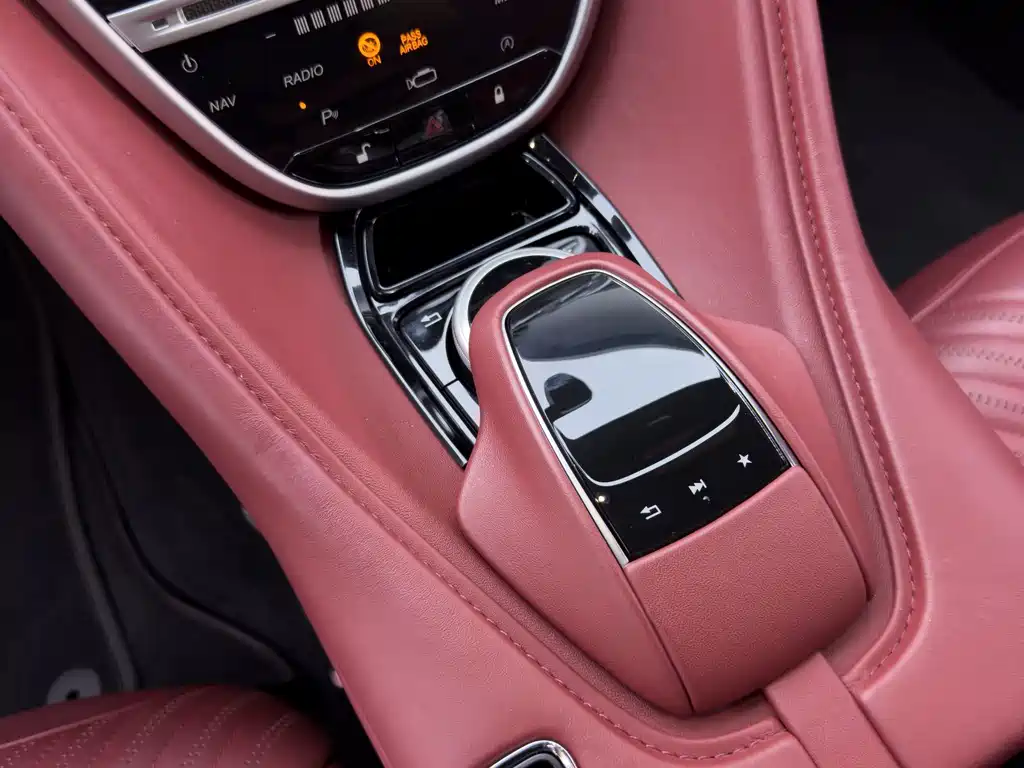 Aston Martin DB11 — миниатюра 21