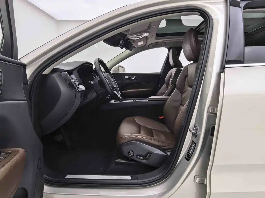 Volvo XC60 — миниатюра 6