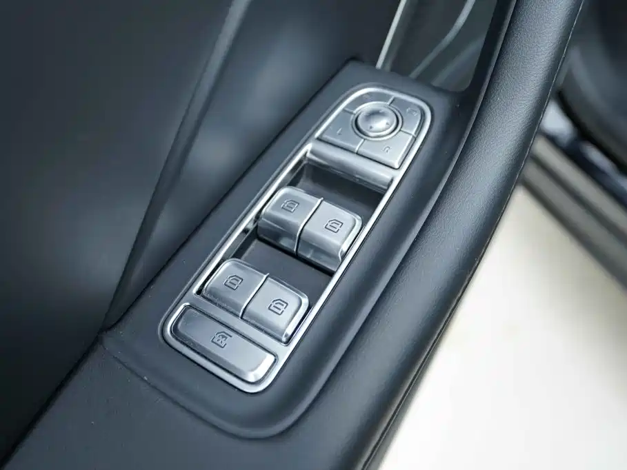 Hongqi Hongqi HS7 PHEV — миниатюра 10