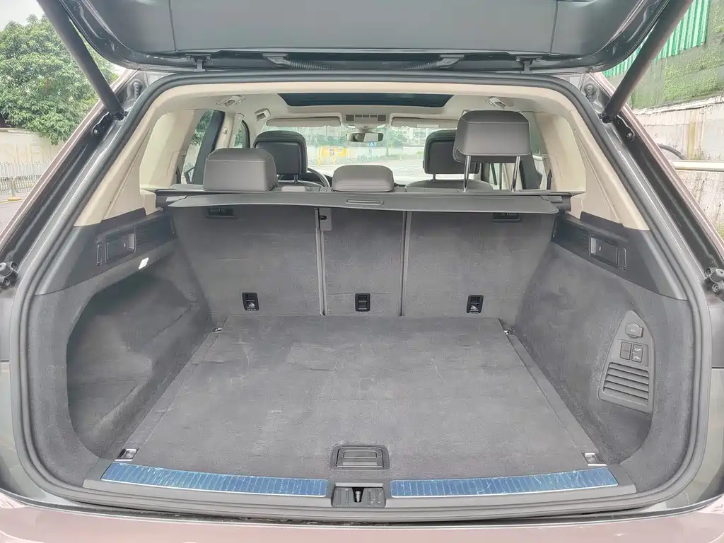 Volkswagen Touareg — миниатюра 17