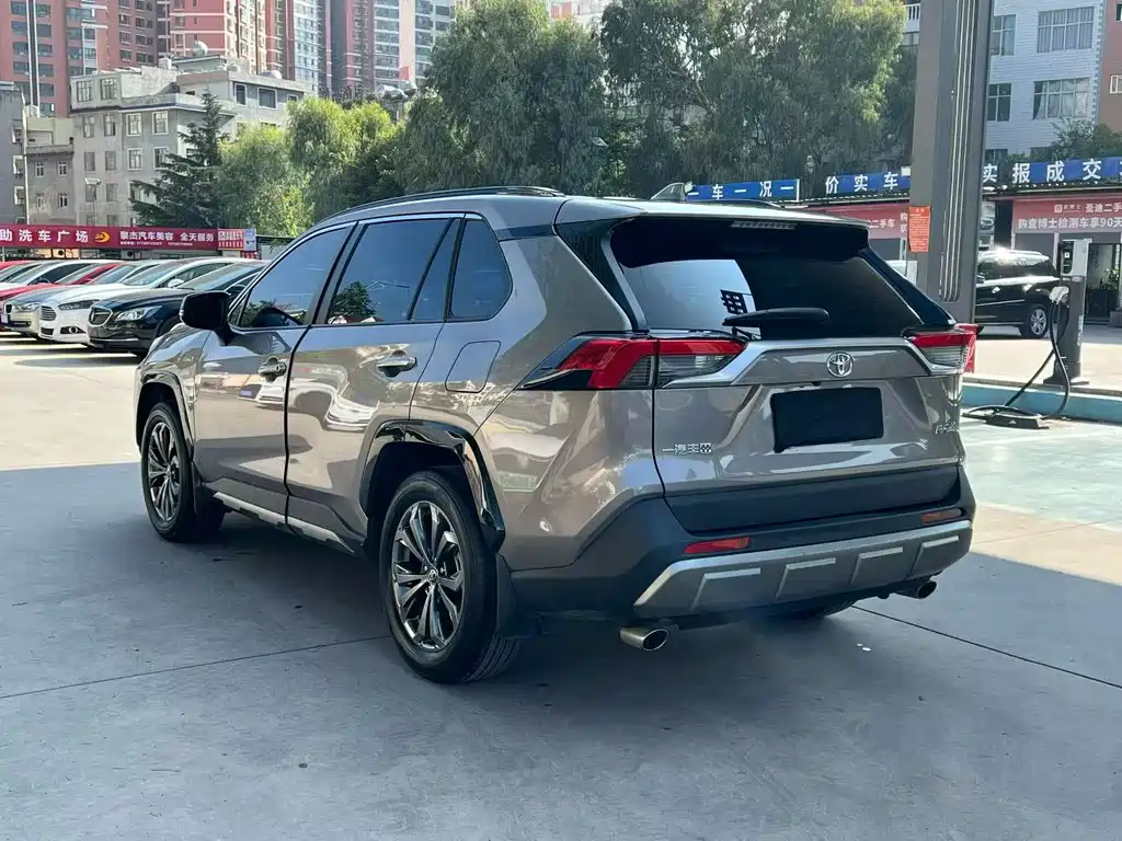 Toyota RAV4 — миниатюра 7