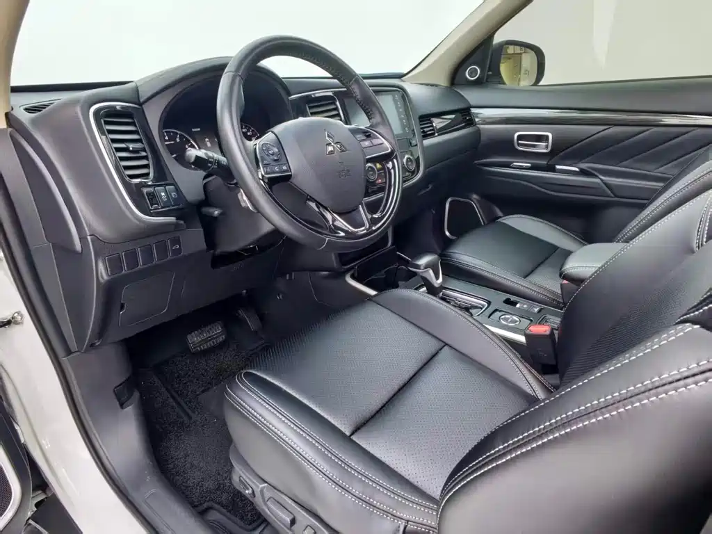 Mitsubishi Outlander — миниатюра 4