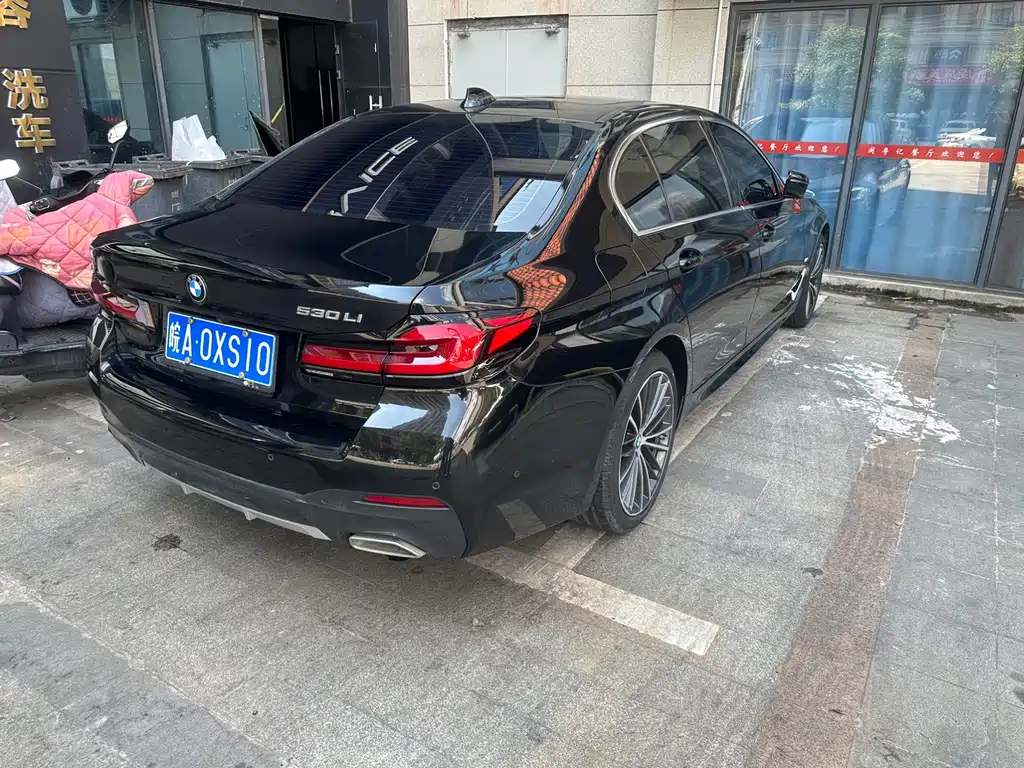 BMW 5 Series — миниатюра 7