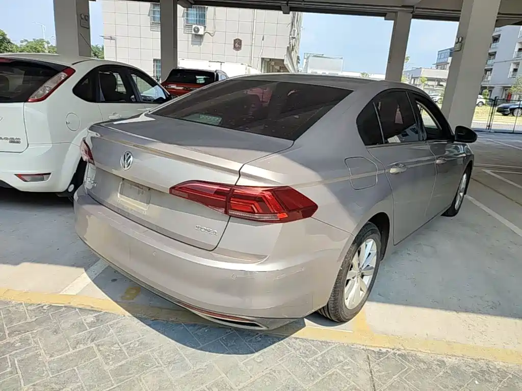 Volkswagen Bora — миниатюра 7