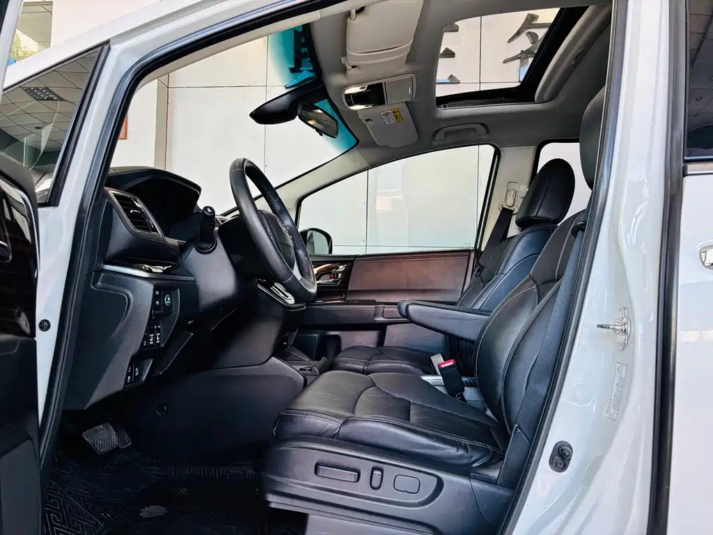 Honda Odyssey 2.4L Premium Edition, фото 11