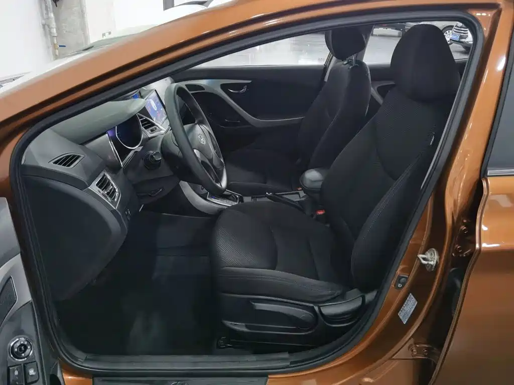 Hyundai Elantra Langdong — миниатюра 10