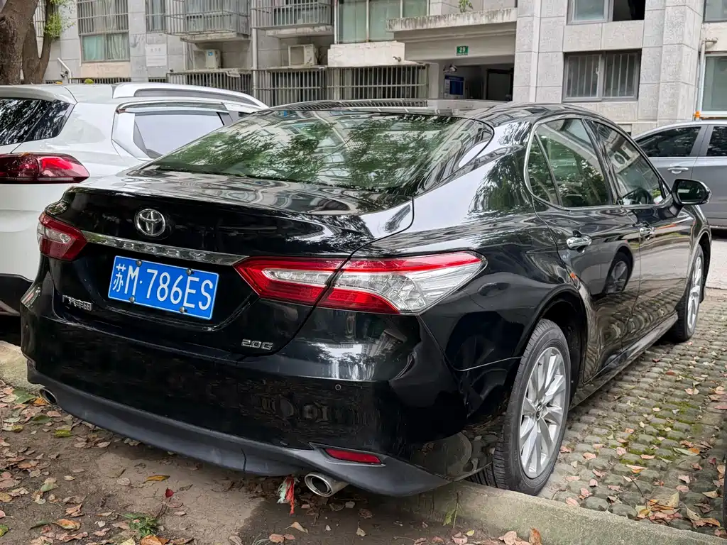 Toyota Camry — миниатюра 4