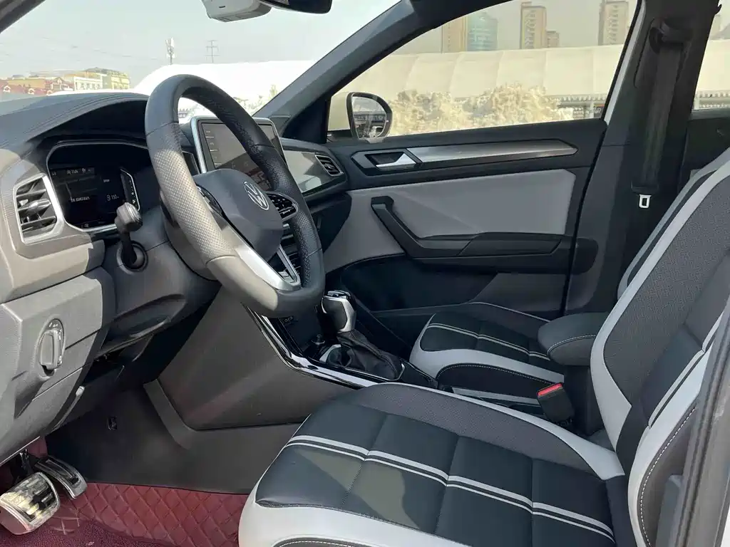Volkswagen T-Roc 2024 300TSI DSG