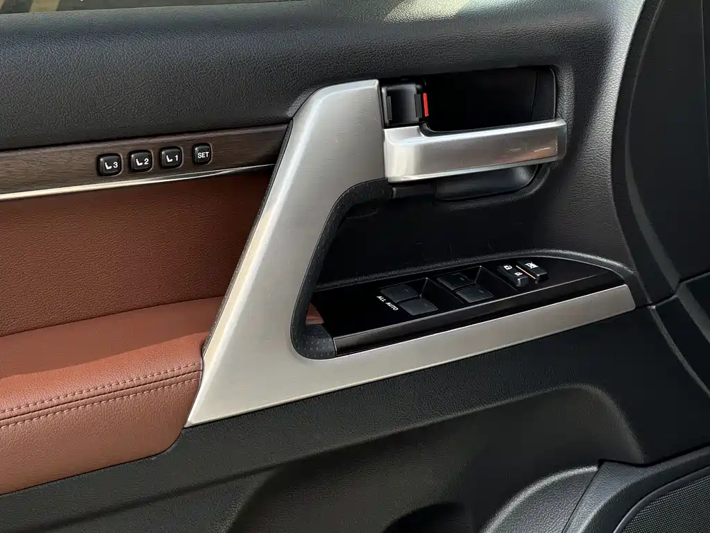 Toyota Land Cruiser 2019 5.7L