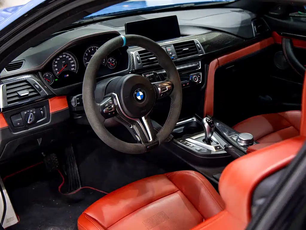 BMW M4 — миниатюра 10