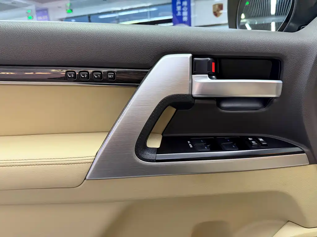 Toyota Land Cruiser 2016 4.0L AT VX-R