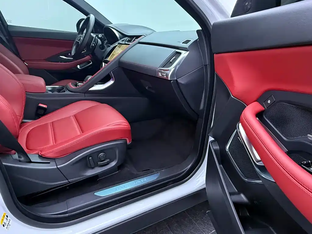 Jaguar E-PACE — миниатюра 6