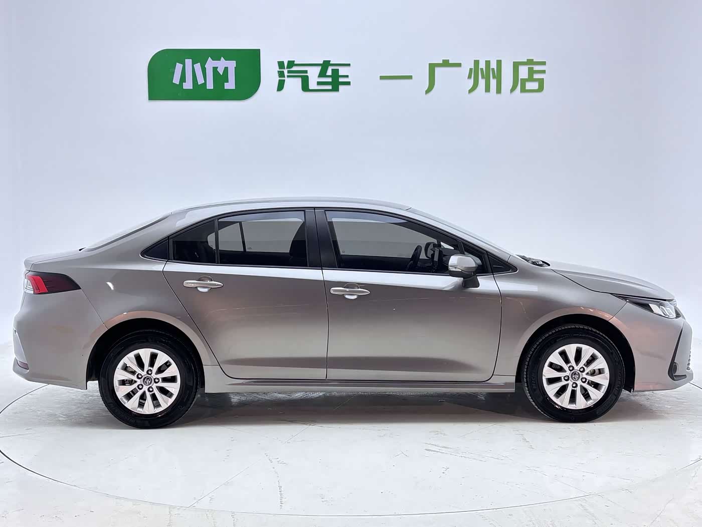 Toyota Corolla 1.2 л 2021 г. шампань/коричневый, пробег 36000 км