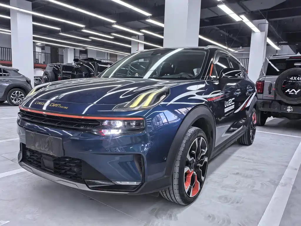 Lynk & Co 06