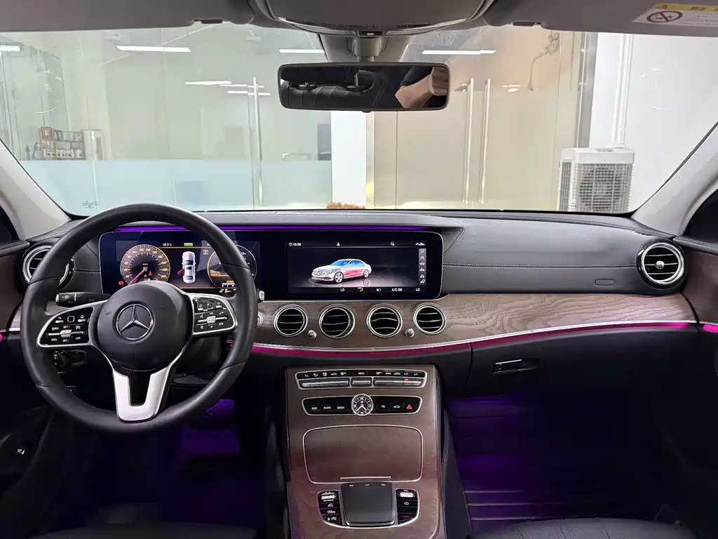 Mercedes-Benz E-Class — миниатюра 16