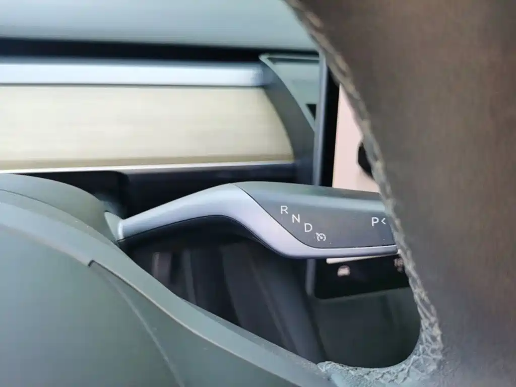 Tesla Model Y — миниатюра 14