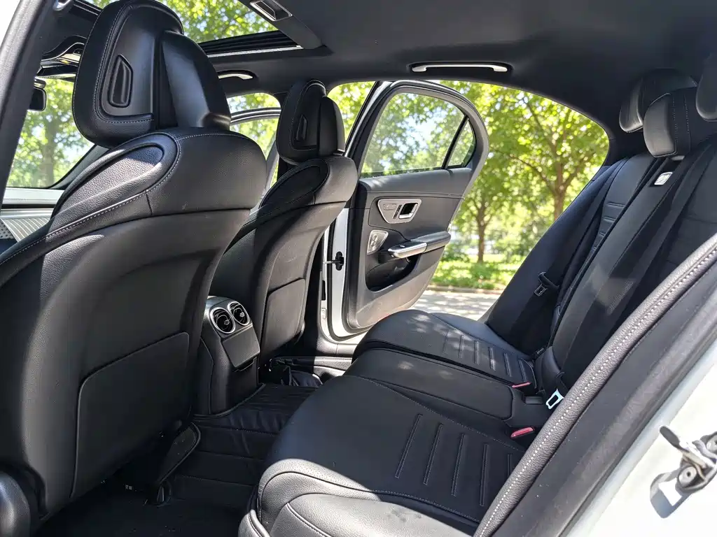 Mercedes-Benz C-Class — миниатюра 10