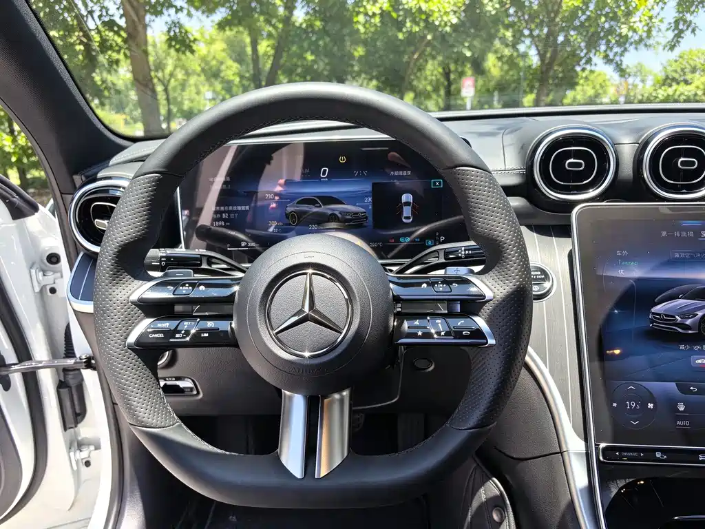 Mercedes-Benz C-Class — миниатюра 12