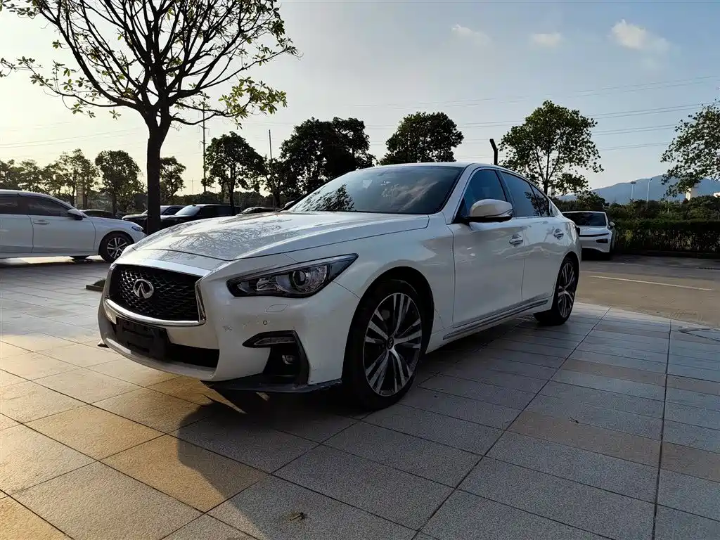 Infiniti Q50L