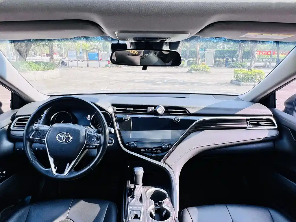 Toyota Camry — миниатюра 12