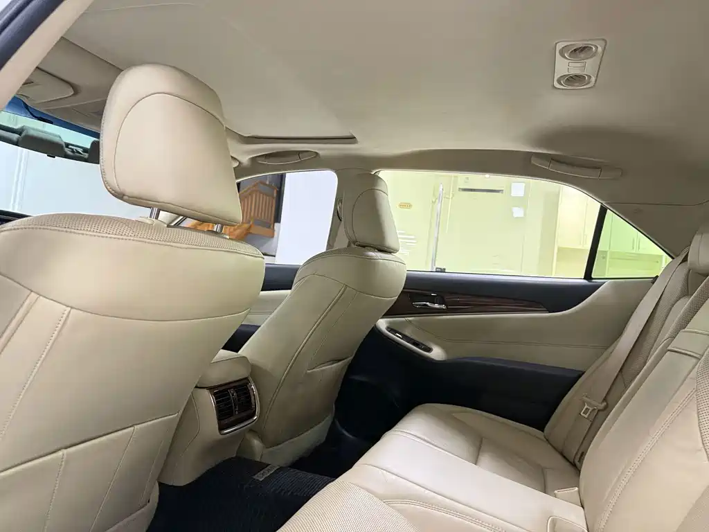 Toyota Crown — миниатюра 15