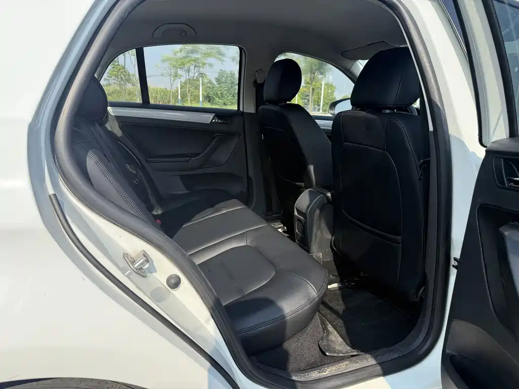 Volkswagen Bora — миниатюра 8
