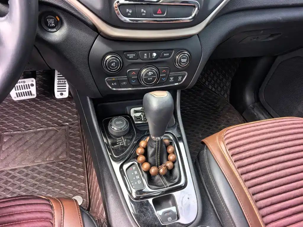 Jeep Cherokee — миниатюра 13