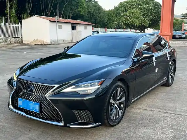 LEXUS LS 2021