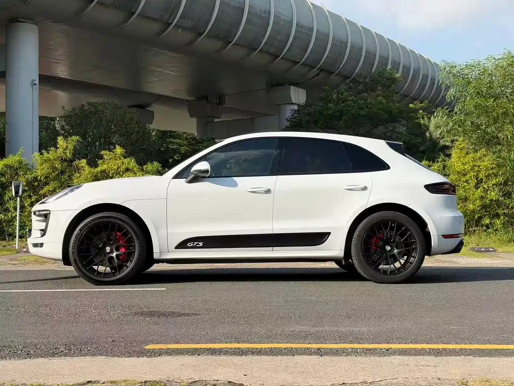 Porsche Macan — миниатюра 8