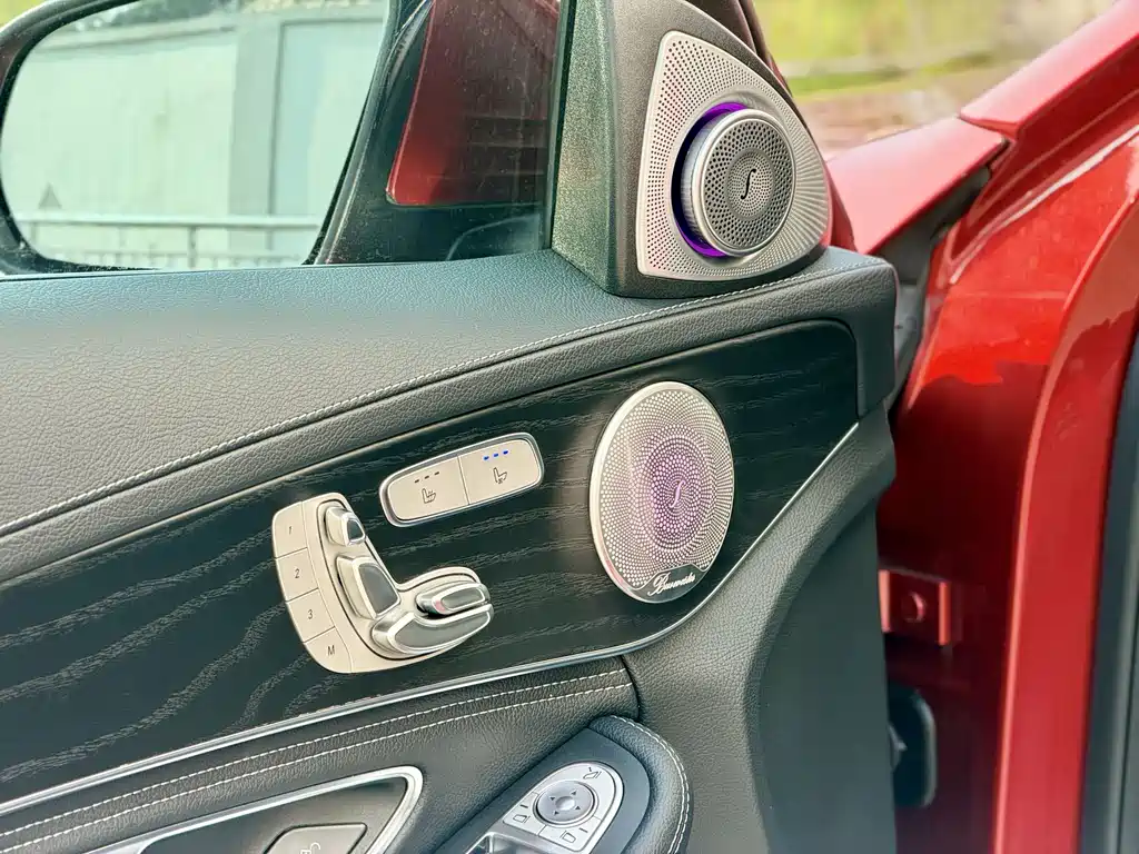 Mercedes-Benz C-Class — миниатюра 6