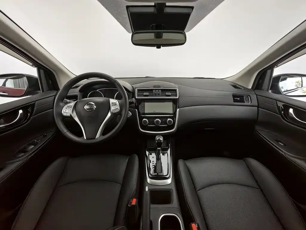 Nissan Tiida — миниатюра 5
