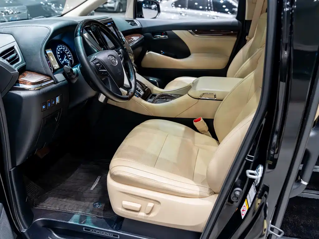 Toyota Alphard 2018 3.5L Luxury