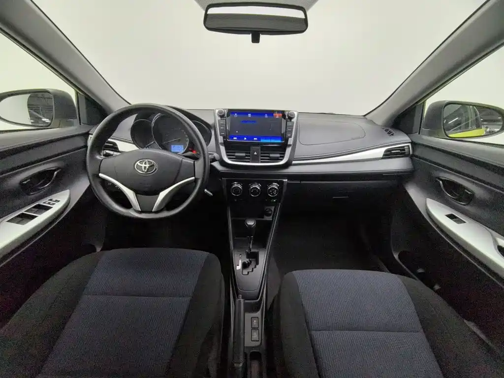 Toyota Yaris L — миниатюра 5