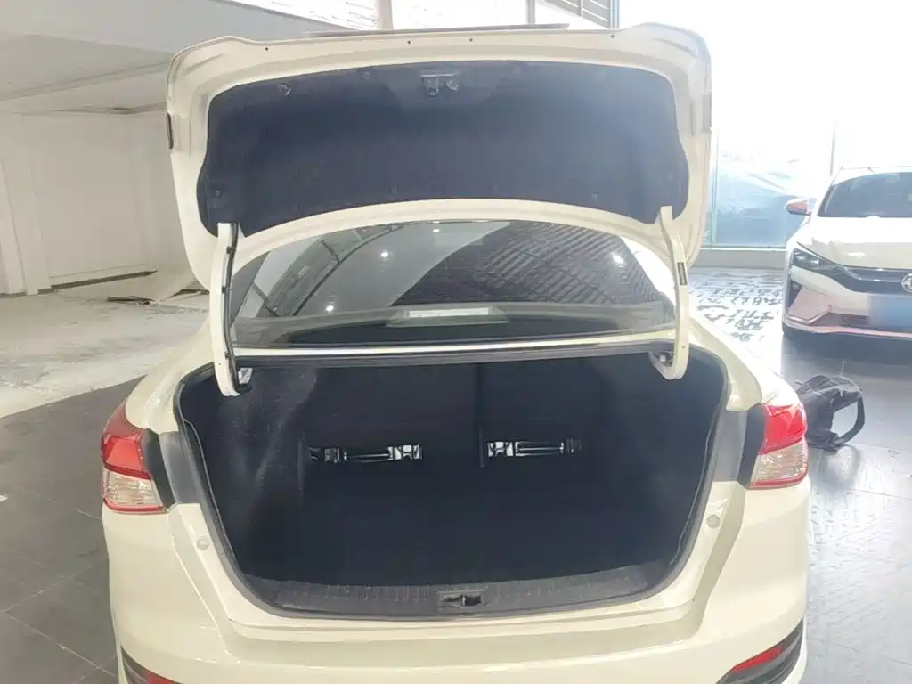 Nissan Bluebird — миниатюра 19