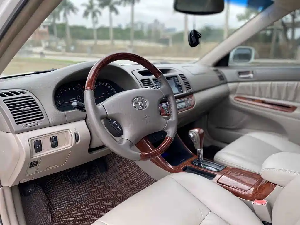 Toyota Camry — миниатюра 9