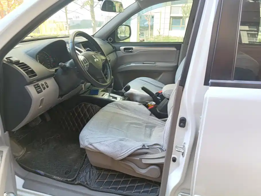Mitsubishi Pajero Sport — миниатюра 8